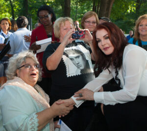 Fan Bobbie Clark meets Priscilla Presley at the dedication.