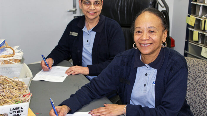 Bedford Park, IL retail associates Surinder Sidhu and Rosalind Traylor complete their Postal Pulse surveys at work.