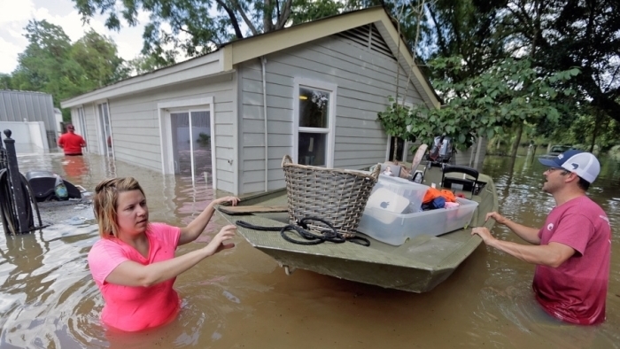 Amie Harpole, left, works to salvage some things from her home in St. Amant, LA, this week. Image: The Times-Pacayune