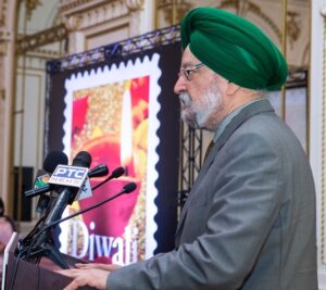 Ambassador Hardeep Singh Puri, formerly India’s permanent representative to the United Nations, addresses attendees.