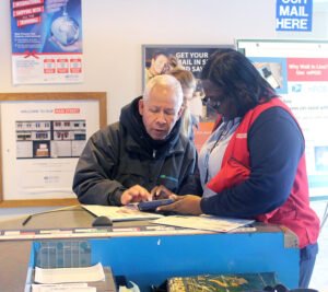 Carol Stream, IL, Retail Associate Latonia Hurt uses her mobile Point of Sale (mPOS) device to help a customer Dec. 19.