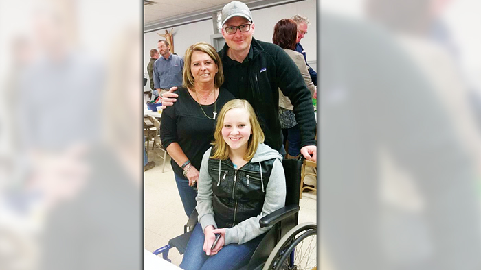 Springfield, IL, Letter Carrier Jon Calloway poses with MDA ambassador