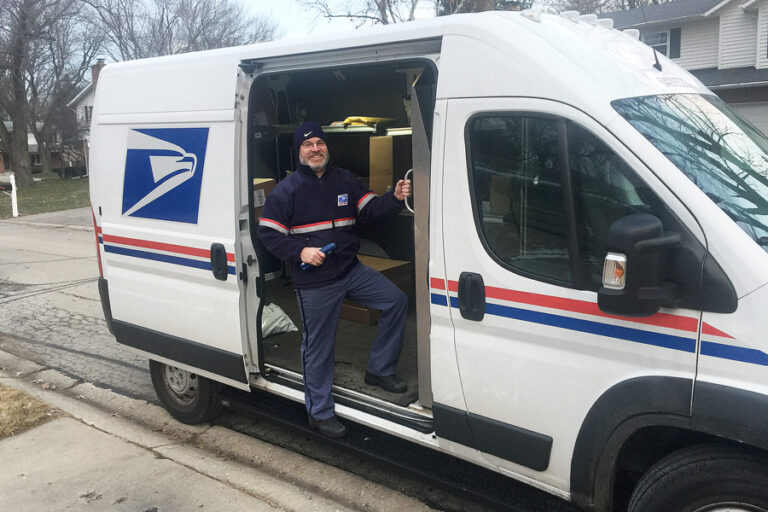 holiday-road-usps-employee-news