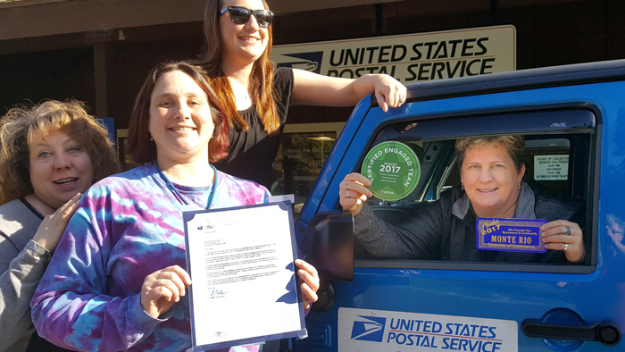 USPS employees hold certificate